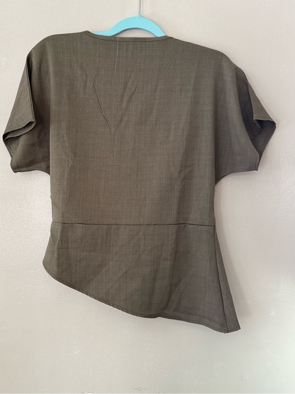 Khaki 2-Pieces Pant with Pockets and V-Neck Top Size XXL Short Sleeved - Picture 3 of 16